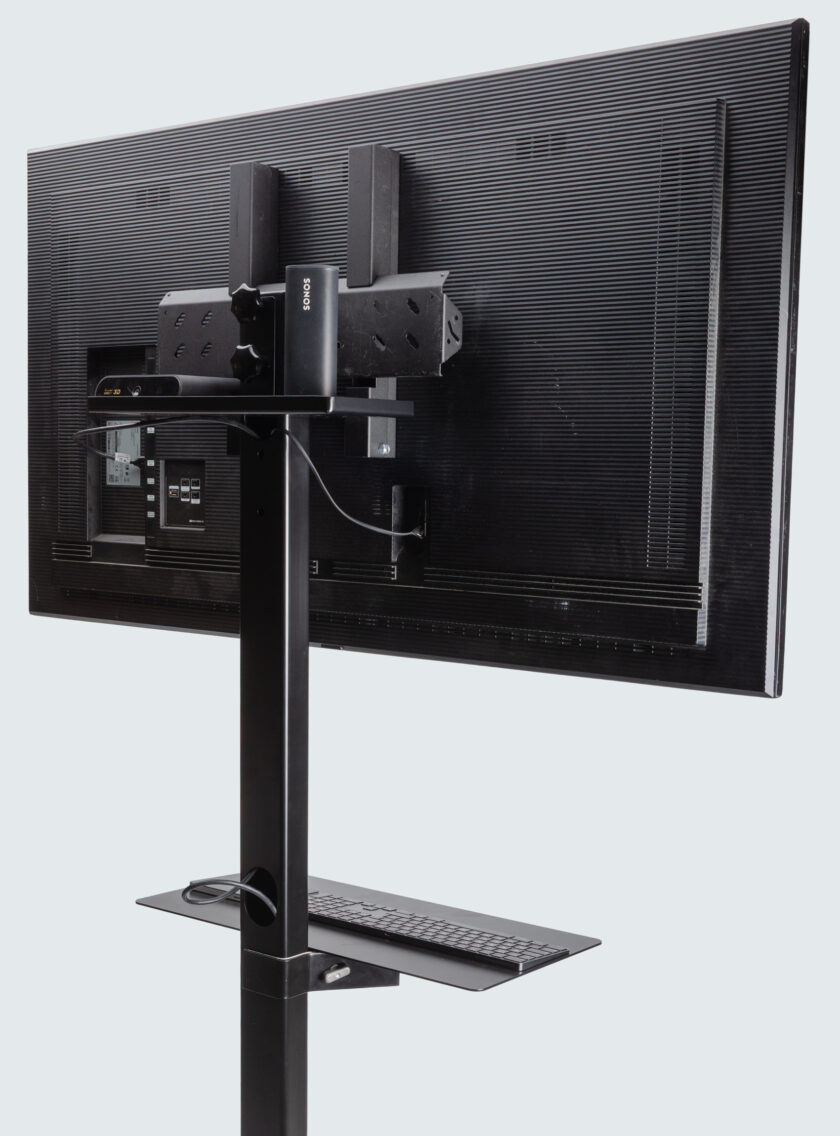 TVStand achterzijde zwart met accessoireplank en keyboardplank